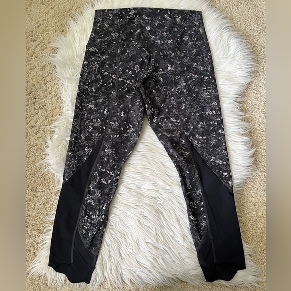 {Lululemon} Wunder Under Crop High-Rise Roll Down Scallop Full-On Luxtreme 23" - Picture 4 of 9